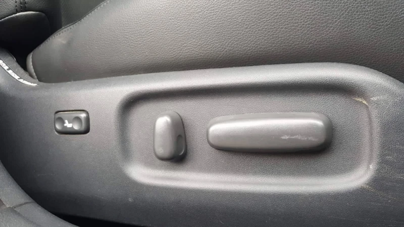 Toyota Avensis 1.8i LPG/АГУ 130кс, снимка 12 - Автомобили и джипове - 52551600