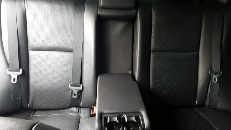 Toyota Avensis 1.8i LPG/АГУ 130кс, снимка 11 - Автомобили и джипове - 52551600