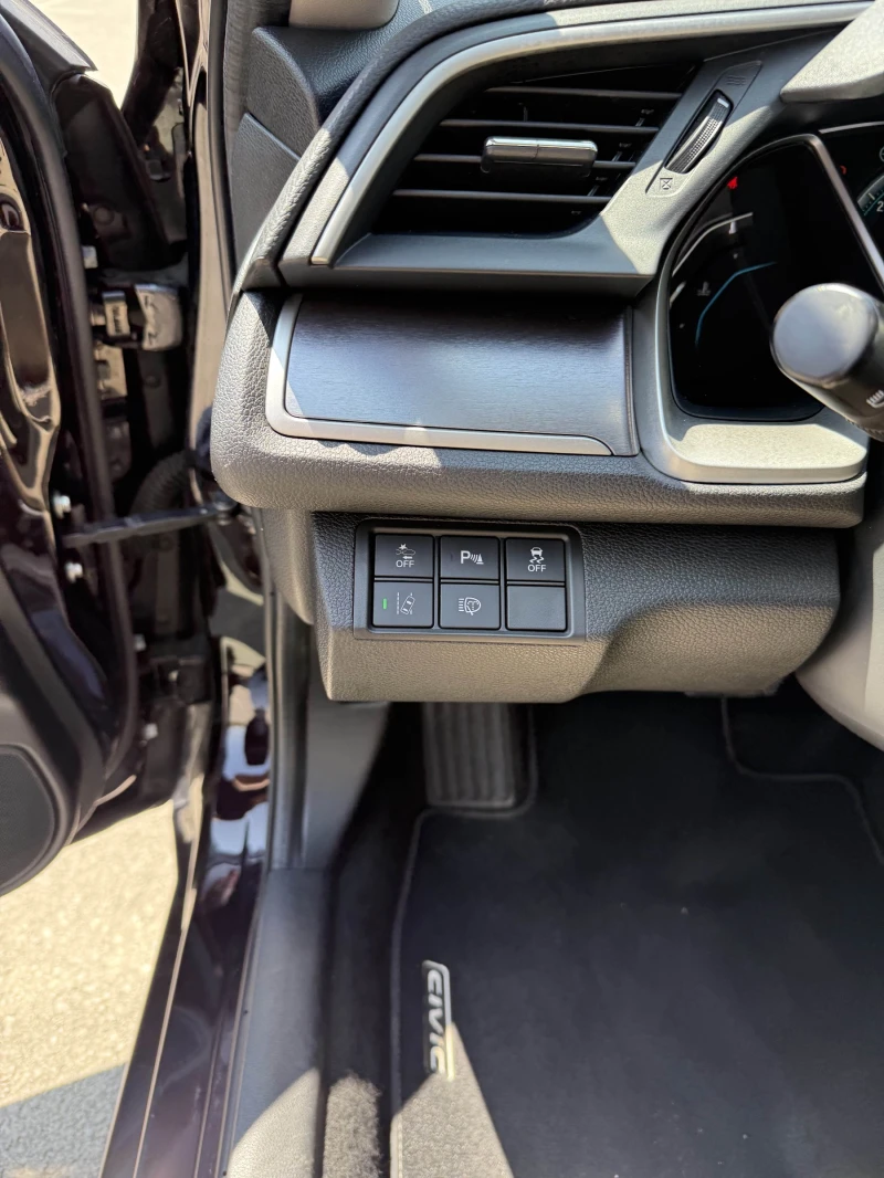 Honda Civic 1.5 VTEC Turbo, снимка 8 - Автомобили и джипове - 53090774