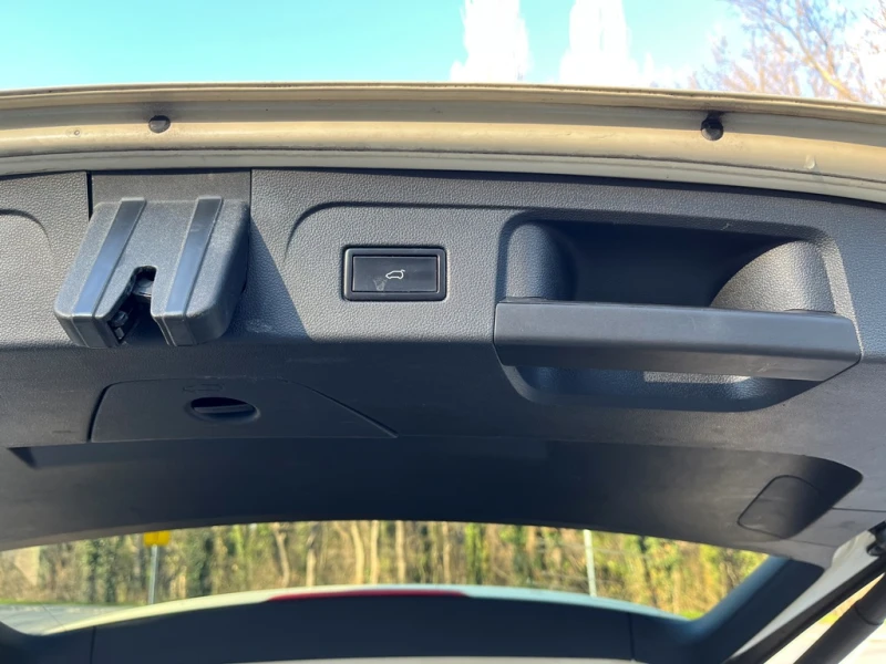 VW Touran 2.0 TDI SCR DSG, снимка 11 - Автомобили и джипове - 53143372