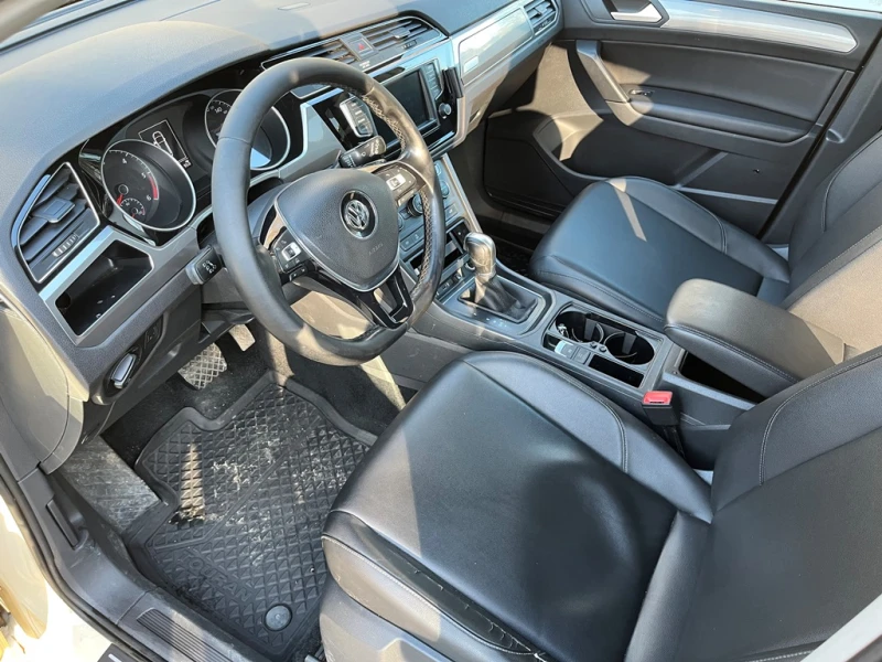 VW Touran 2.0 TDI SCR DSG, снимка 7 - Автомобили и джипове - 53143372