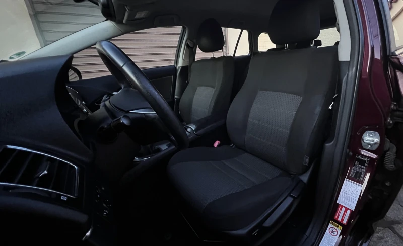 Toyota Avensis 2.2 D-4D , снимка 7 - Автомобили и джипове - 53262235