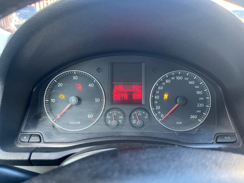 VW Golf 1.9 TDI * 105 к.с. * 6/Скорости * Регистриран * , снимка 17 - Автомобили и джипове - 53342643