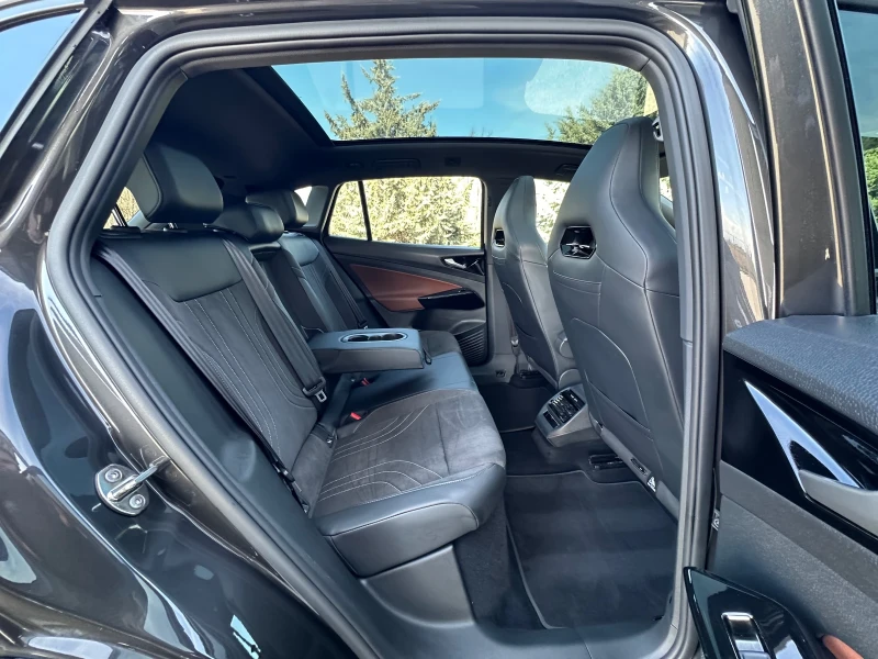 VW ID.4 PRO/Sports Seats/МАСАЖ/PANO/HEAD UP/360CAM/Keyless, снимка 11 - Автомобили и джипове - 53402037