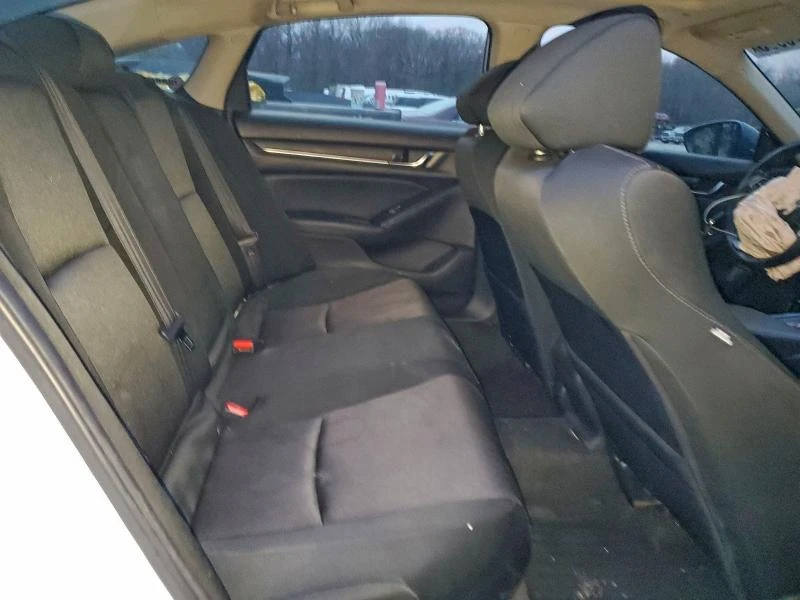 Honda Accord 1.5L 4 Front-wheel Drive, снимка 13 - Автомобили и джипове - 52906373