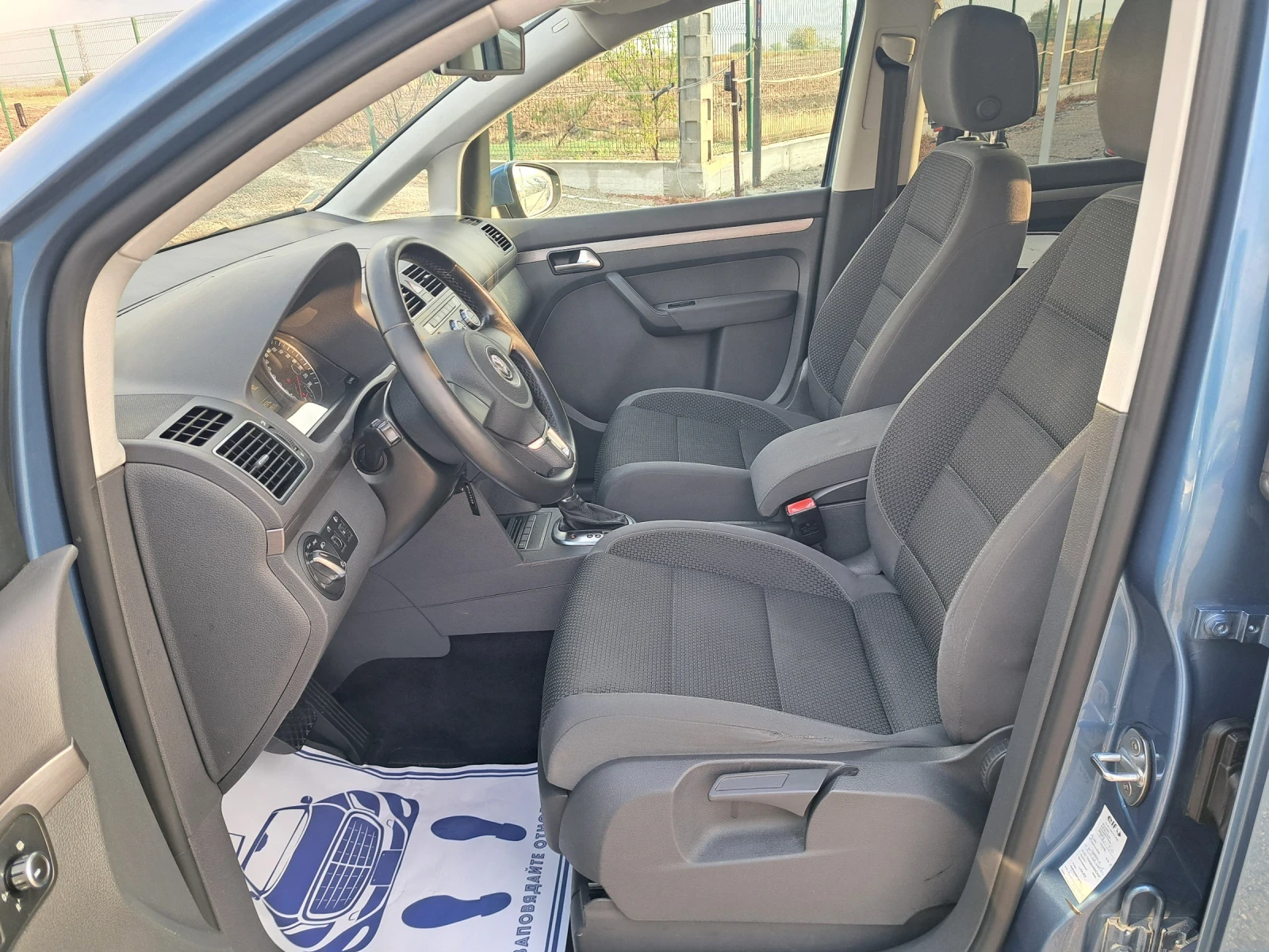 VW Touran 1, 6 tdi DSG - изображение 10