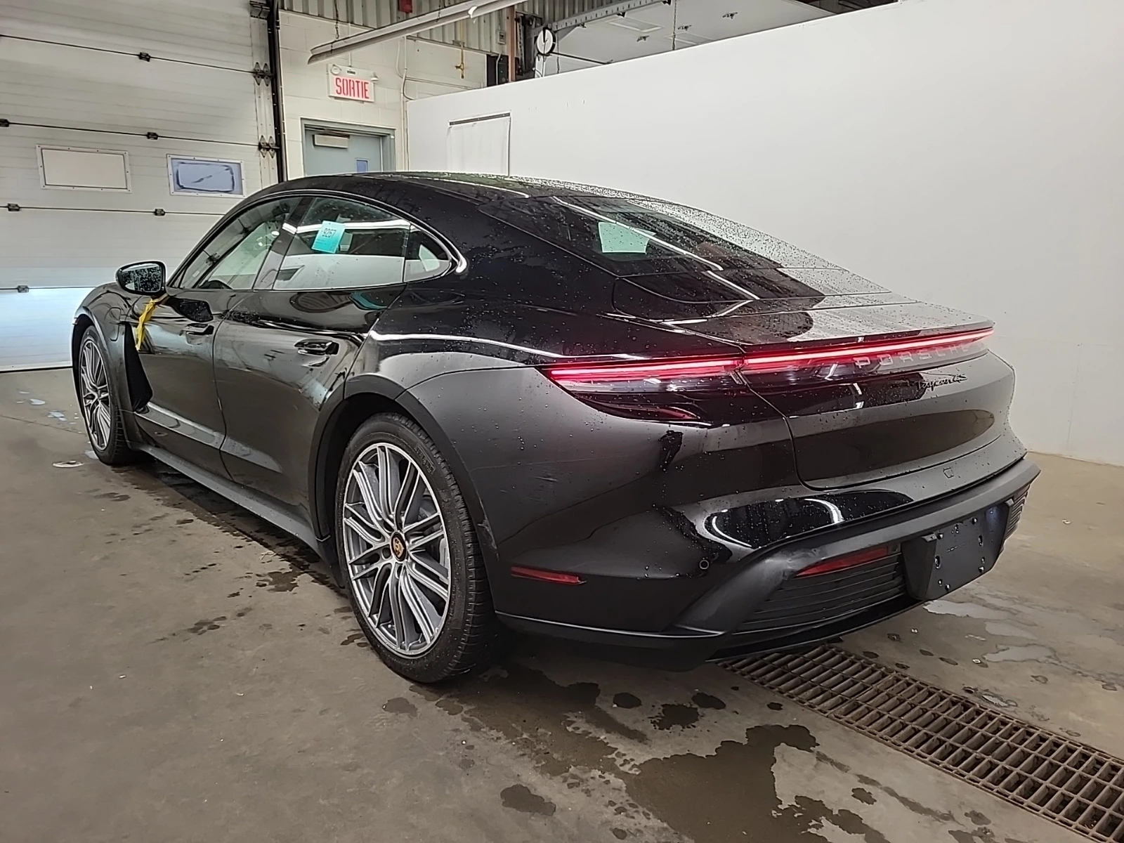 Porsche Taycan * 4S* CARFAX * БЕЗ ПЪРВОНАЧАЛНА ВНОСКА - изображение 5