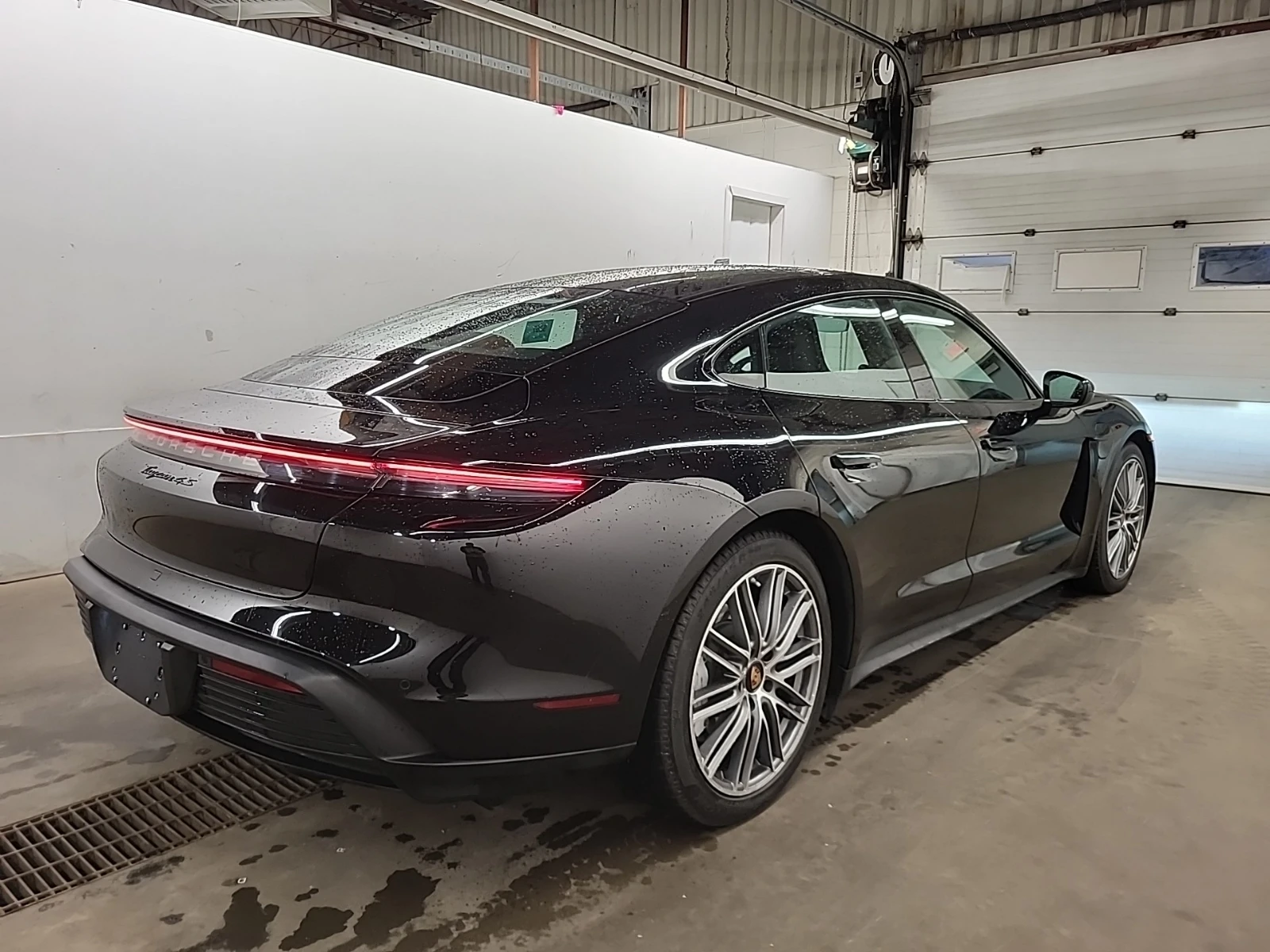 Porsche Taycan * 4S* CARFAX * БЕЗ ПЪРВОНАЧАЛНА ВНОСКА - изображение 6