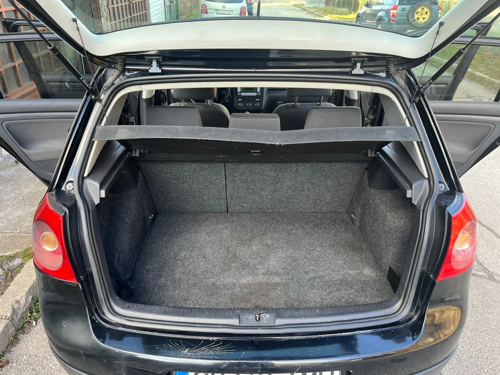 VW Golf 1.9 TDI * 105 к.с. * 6/Скорости * Регистриран * , снимка 13 - Автомобили и джипове - 53828233