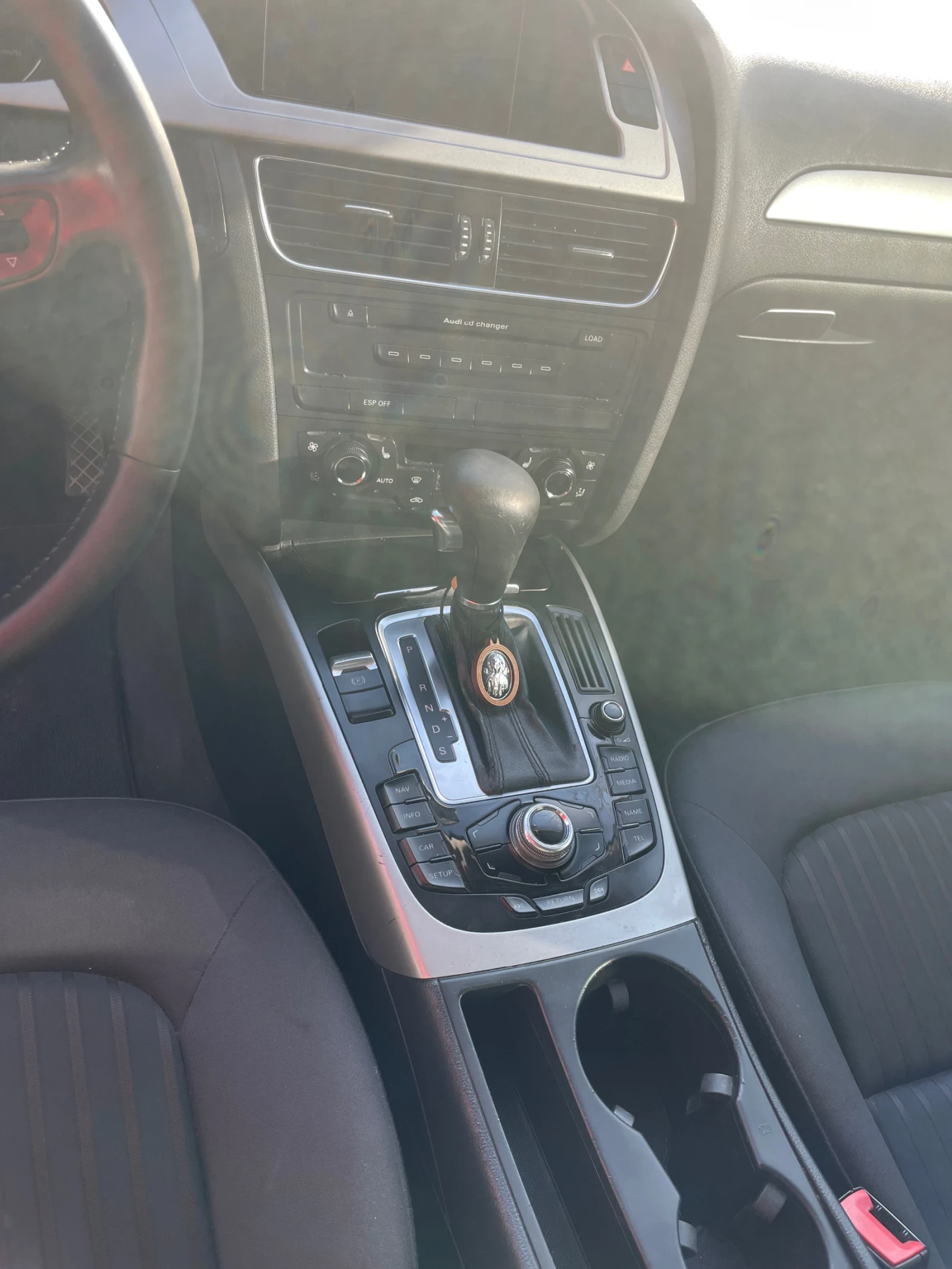 Audi A4 Audi A4 2.0 TDI ПЕРФЕКТНА!, снимка 5 - Автомобили и джипове - 53604393