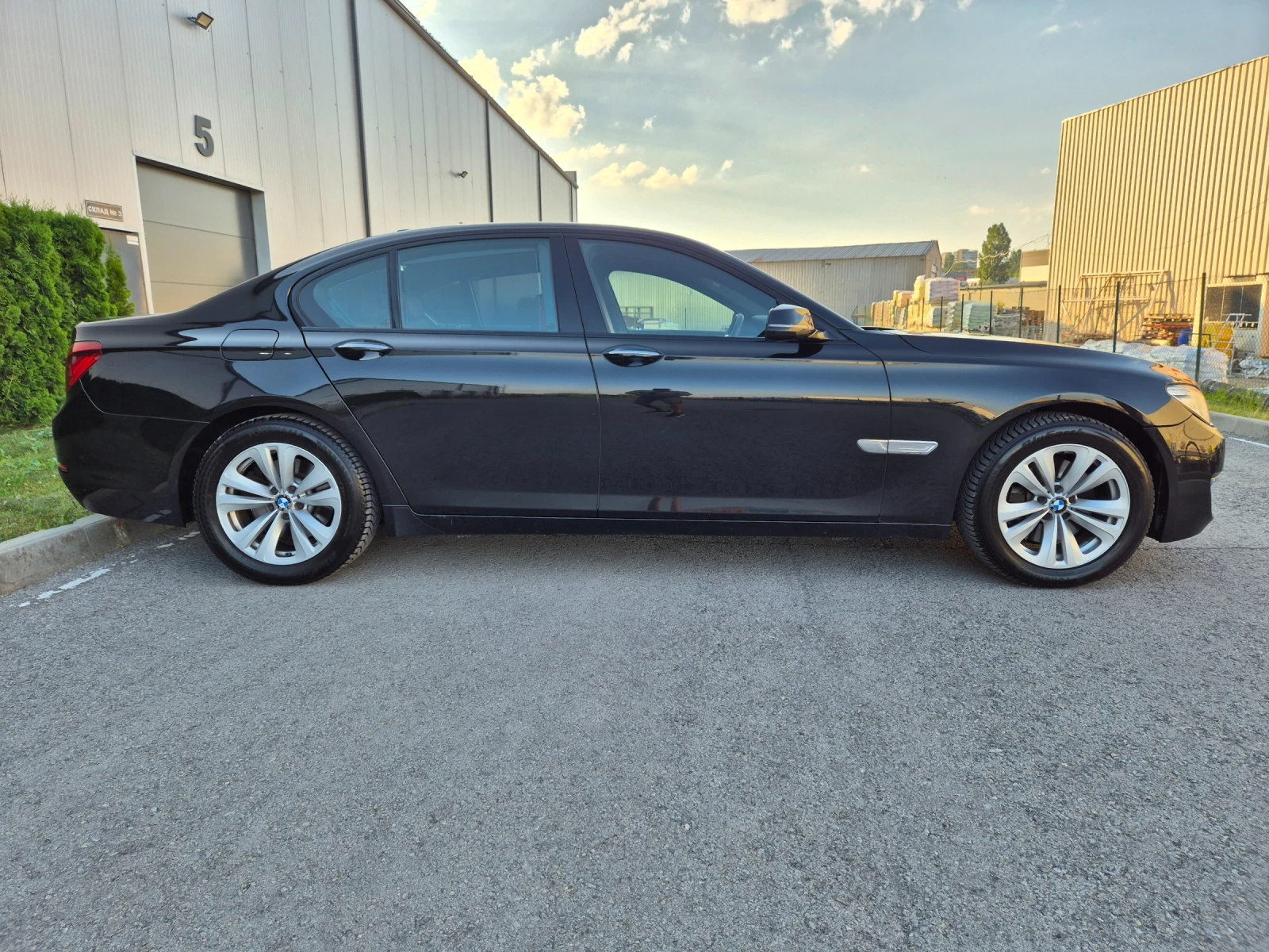 BMW 730 730d xDrive Head up вакуум keyless-go задна камера, снимка 4 - Автомобили и джипове - 54991696
