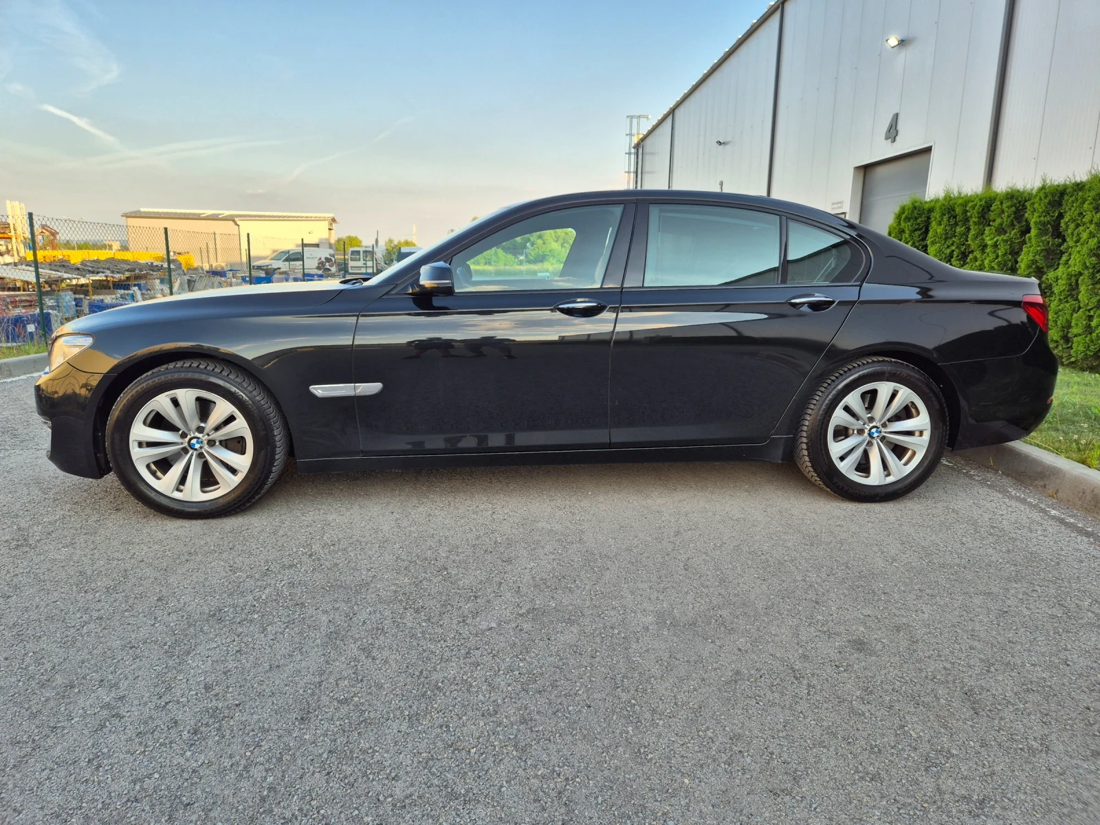 BMW 730 730d xDrive Head up вакуум keyless-go задна камера, снимка 9 - Автомобили и джипове - 54991696