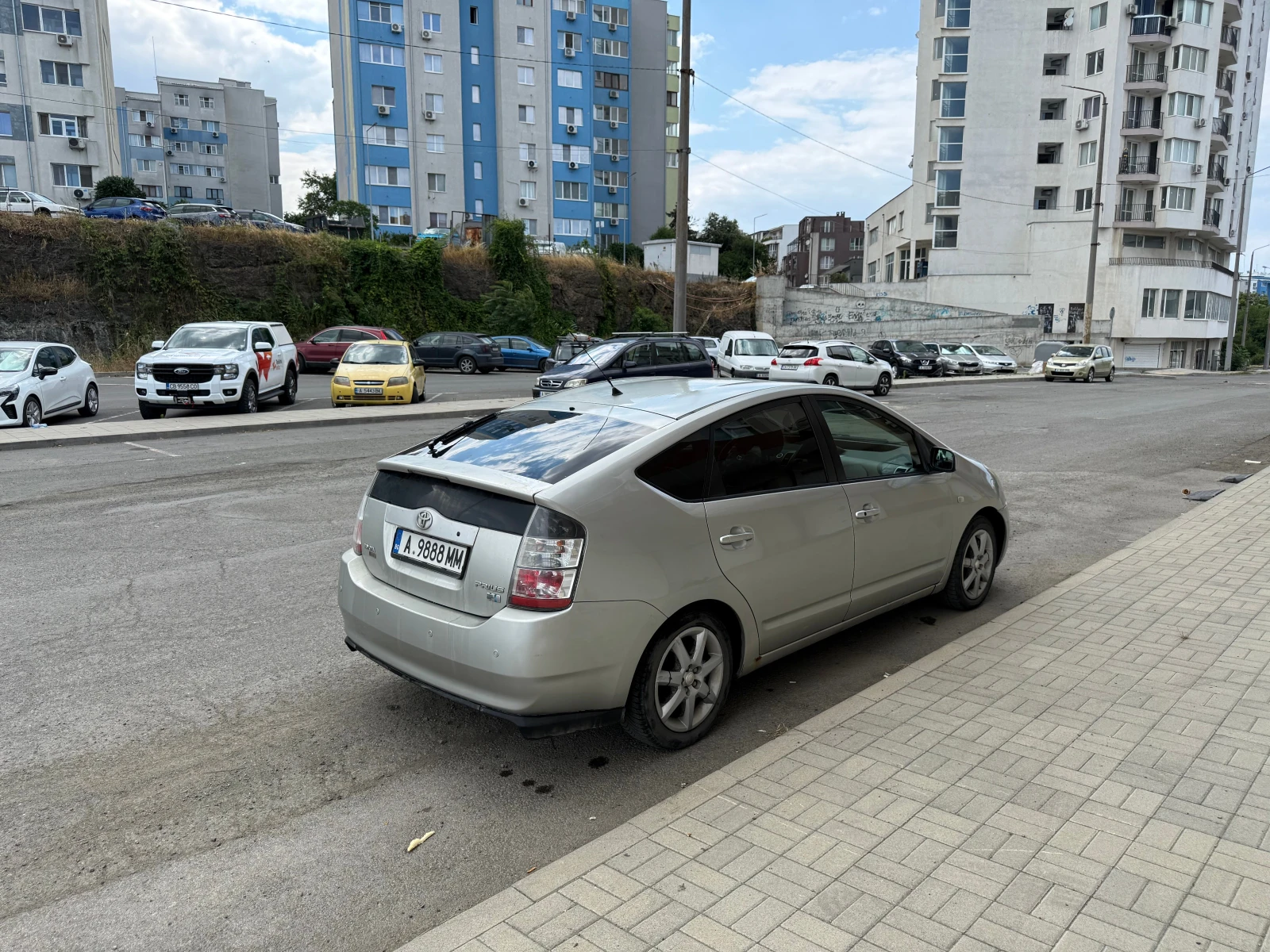 Toyota Prius 1.5i Hybrid-Cruise Control-климатроник-мултиволан, снимка 6 - Автомобили и джипове - 55236611