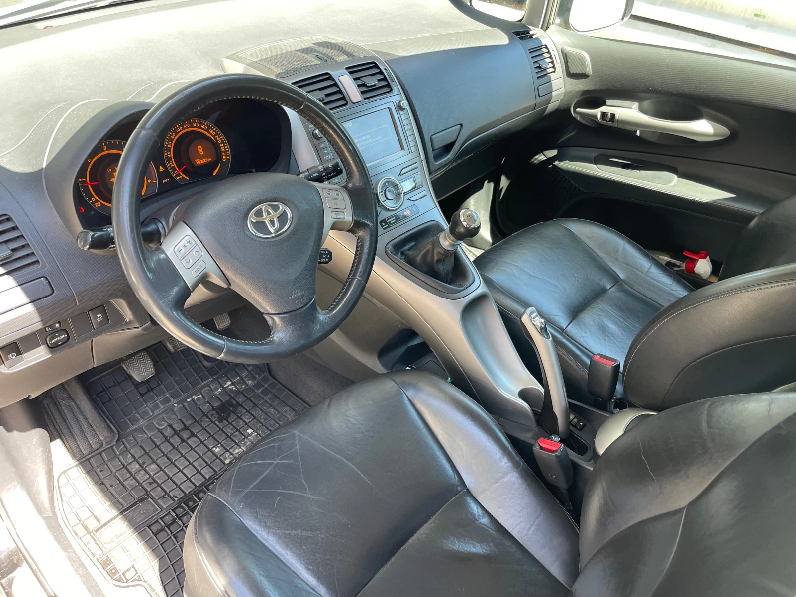 Toyota Auris 2.2 D-CAT 2007 Г. РЕГИСТРИРАН, снимка 7 - Автомобили и джипове - 55385638