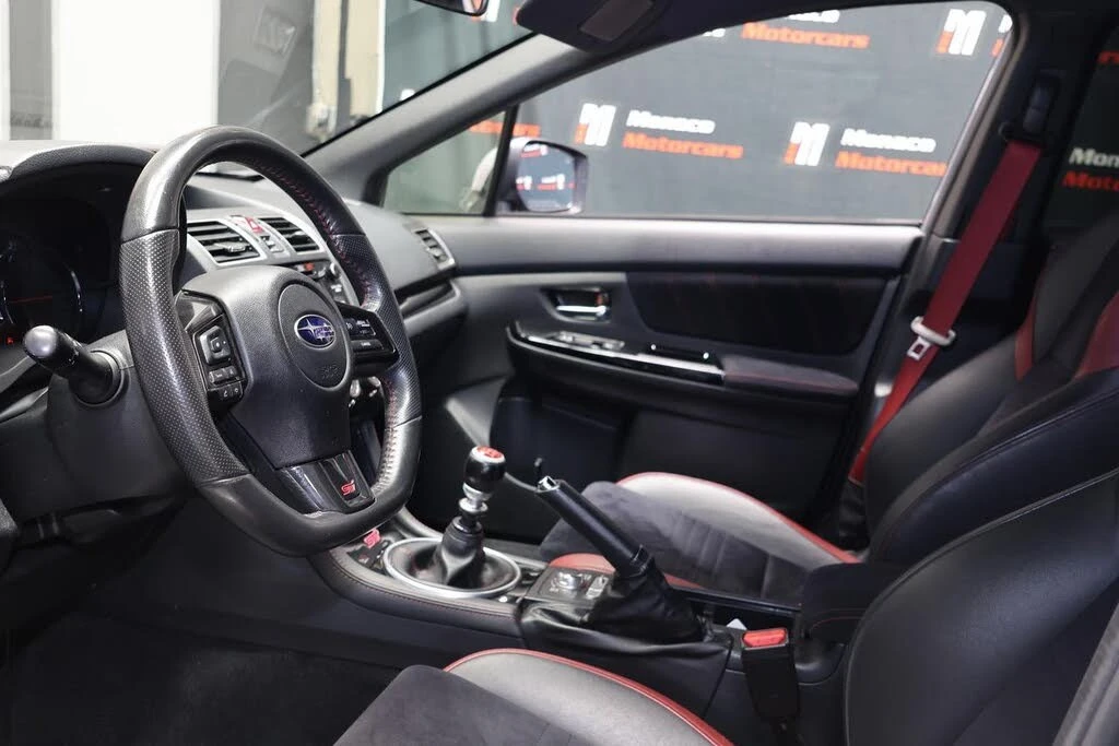 Subaru WRX * STI* Manual* KEYLESS* Camera* ПОДГРЕВ* , снимка 6 - Автомобили и джипове - 55431587