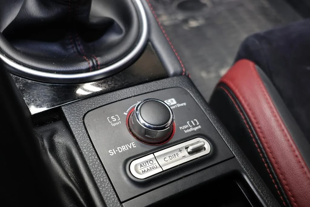 Subaru WRX * STI* Manual* KEYLESS* Camera* ПОДГРЕВ* , снимка 12 - Автомобили и джипове - 55431587