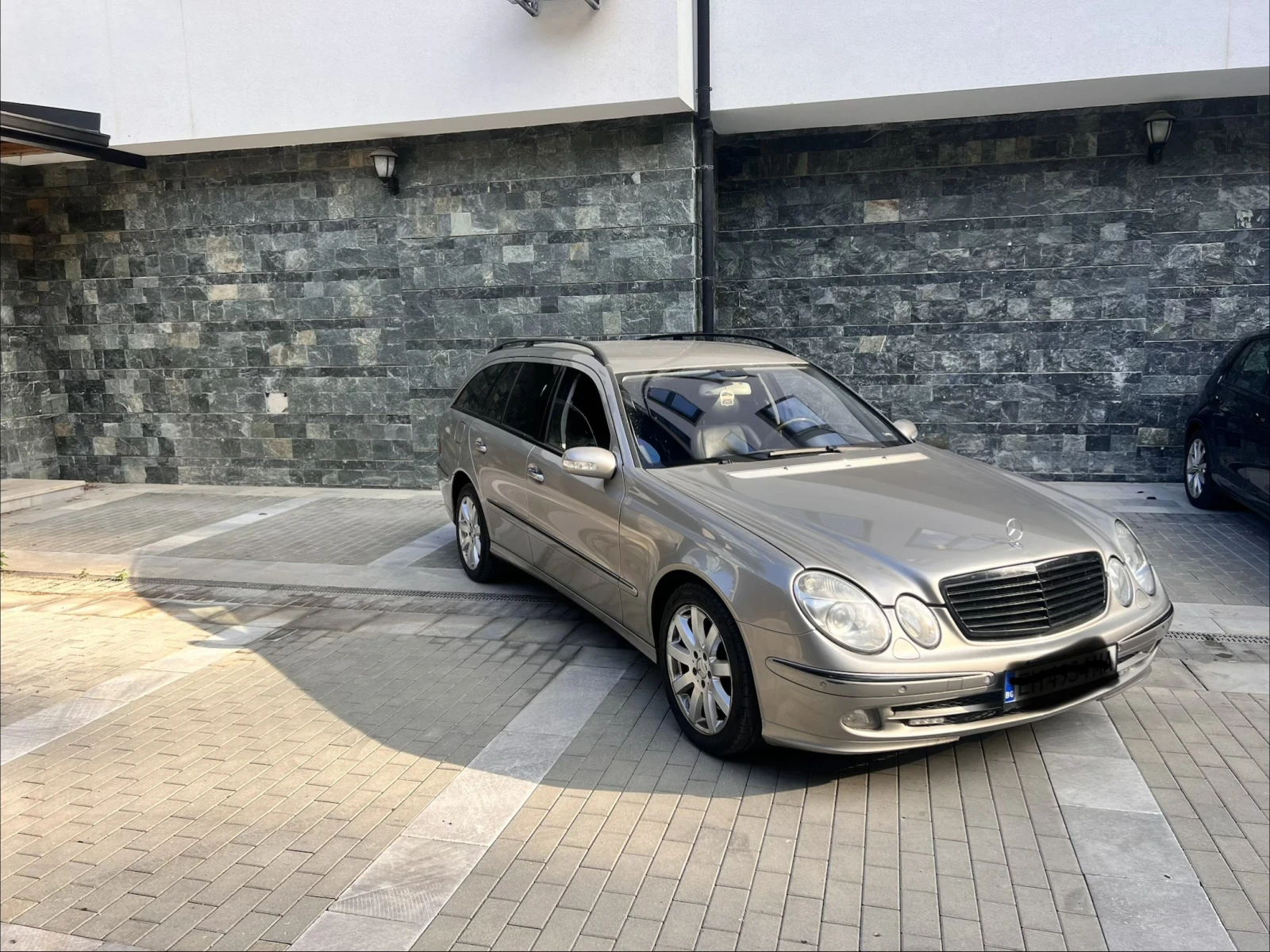 Mercedes-Benz E 500 4 MATIC 5G, снимка 2 - Автомобили и джипове - 55630213