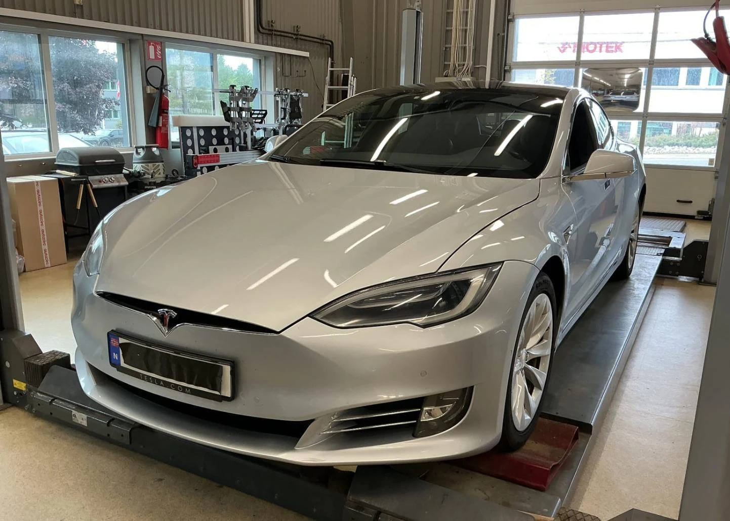 Tesla Model S  4х4 Европейска Гаранция