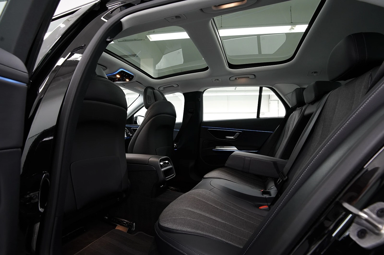 Mercedes-Benz E 220 Avantgarde, снимка 6 - Автомобили и джипове - 56727206