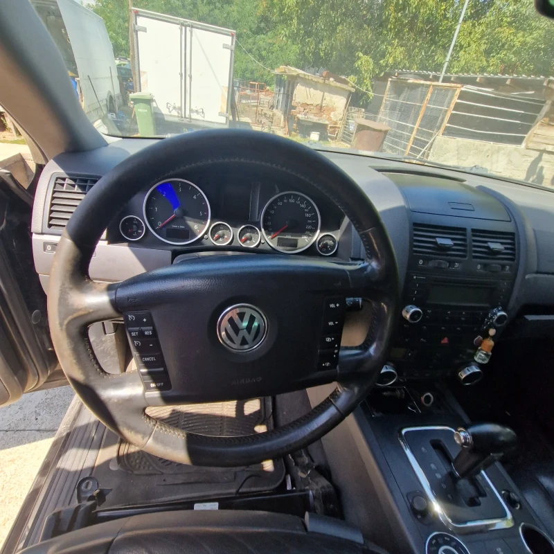 VW Touareg 3.0дизел, снимка 15 - Автомобили и джипове - 47720102