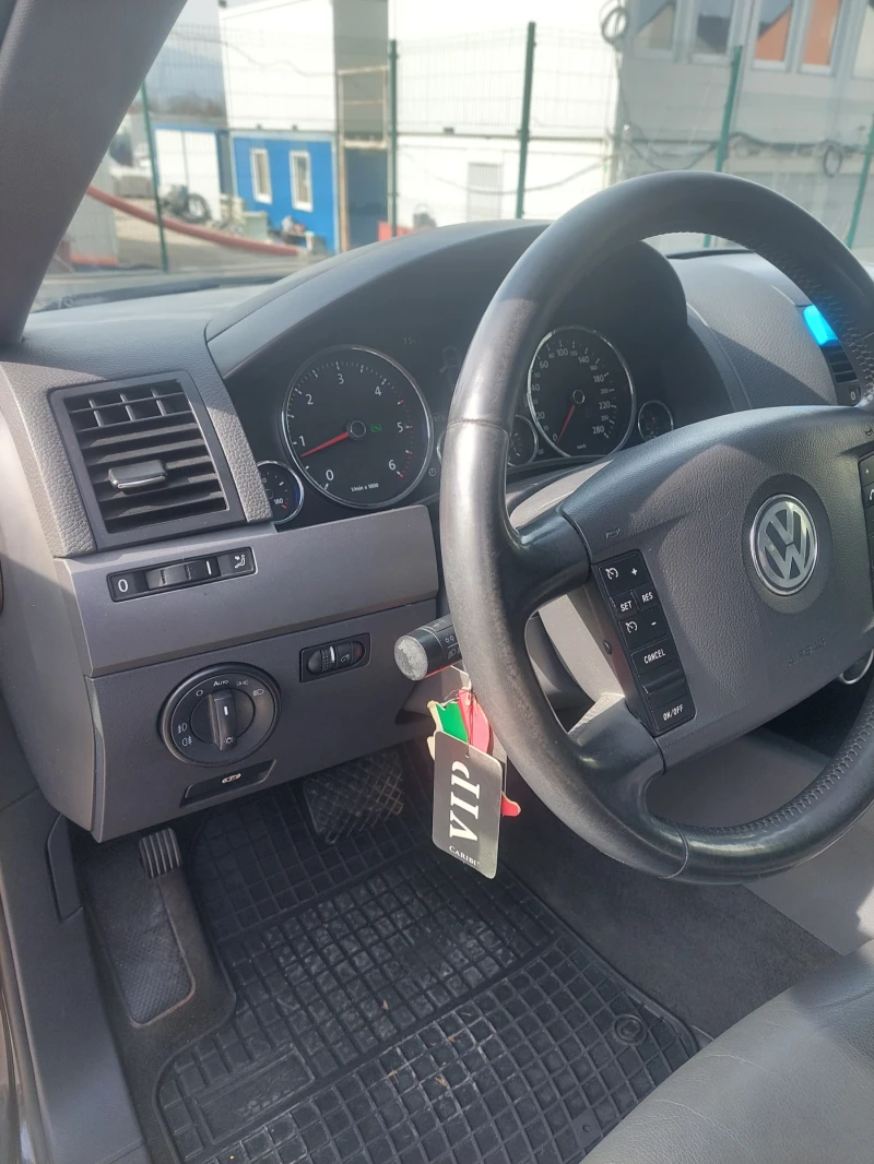 VW Touareg, снимка 10 - Автомобили и джипове - 49132386