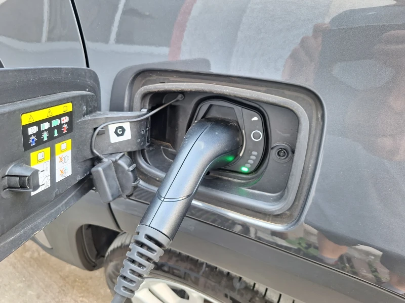 Jeep Renegade 1.3 Plug-in 4xe, снимка 11 - Автомобили и джипове - 52460593