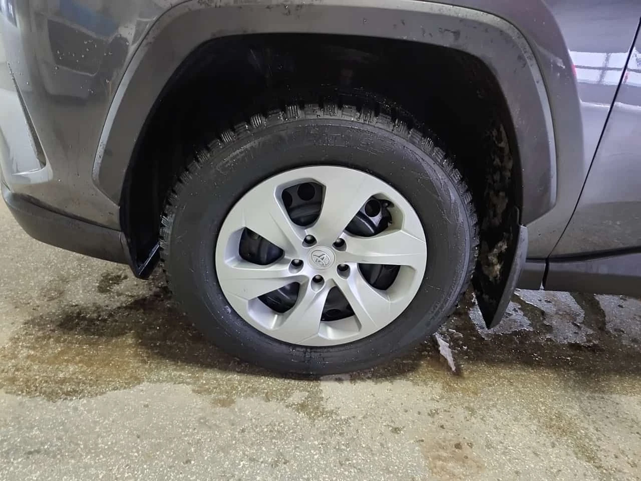 Toyota Rav4 2.5L LE * ПОДГРЕВИ* ЕЛ ПАКЕТ * CARFAX *  - изображение 6