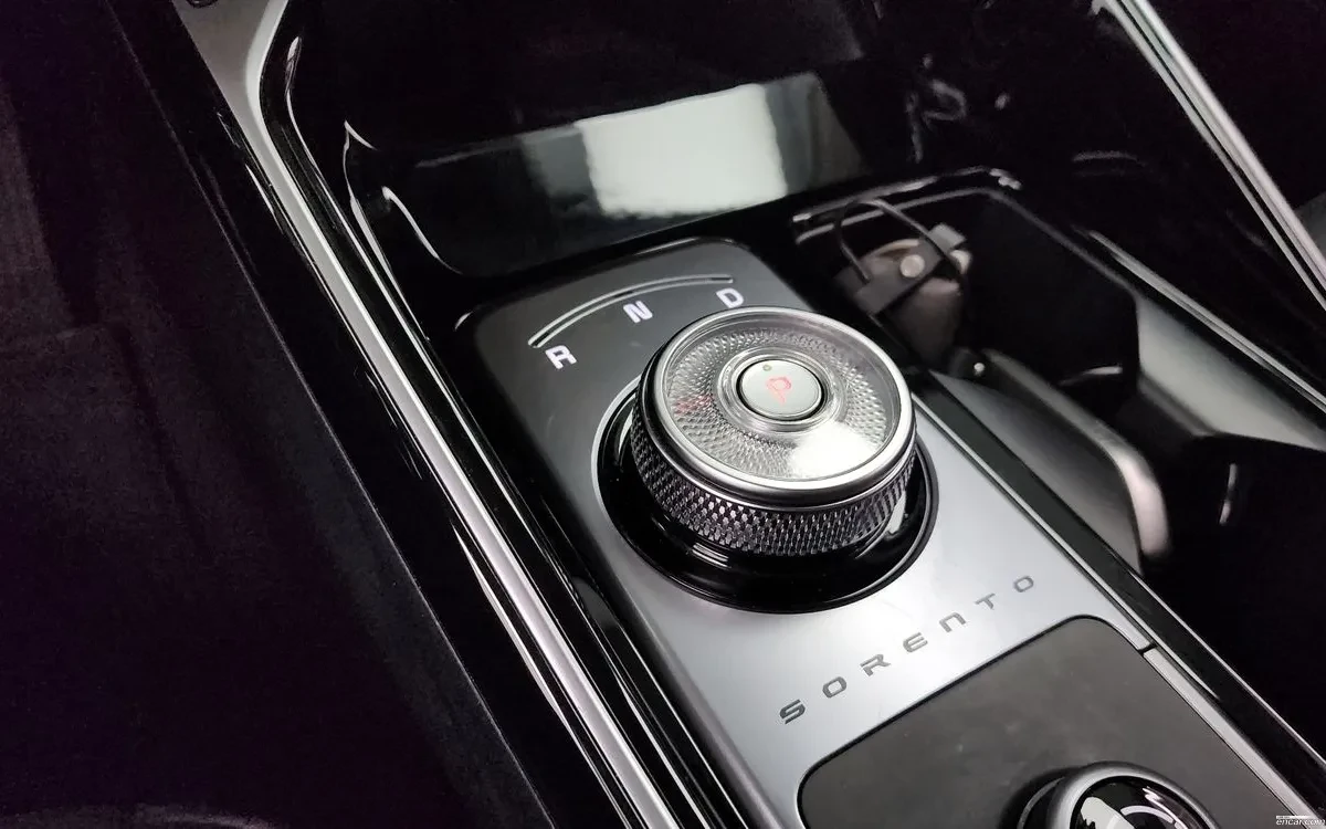 Kia Sorento 2.5 TURBO / ОБДУХВАНЕ / ПОДГРЕВИ / , снимка 13 - Автомобили и джипове - 54060714