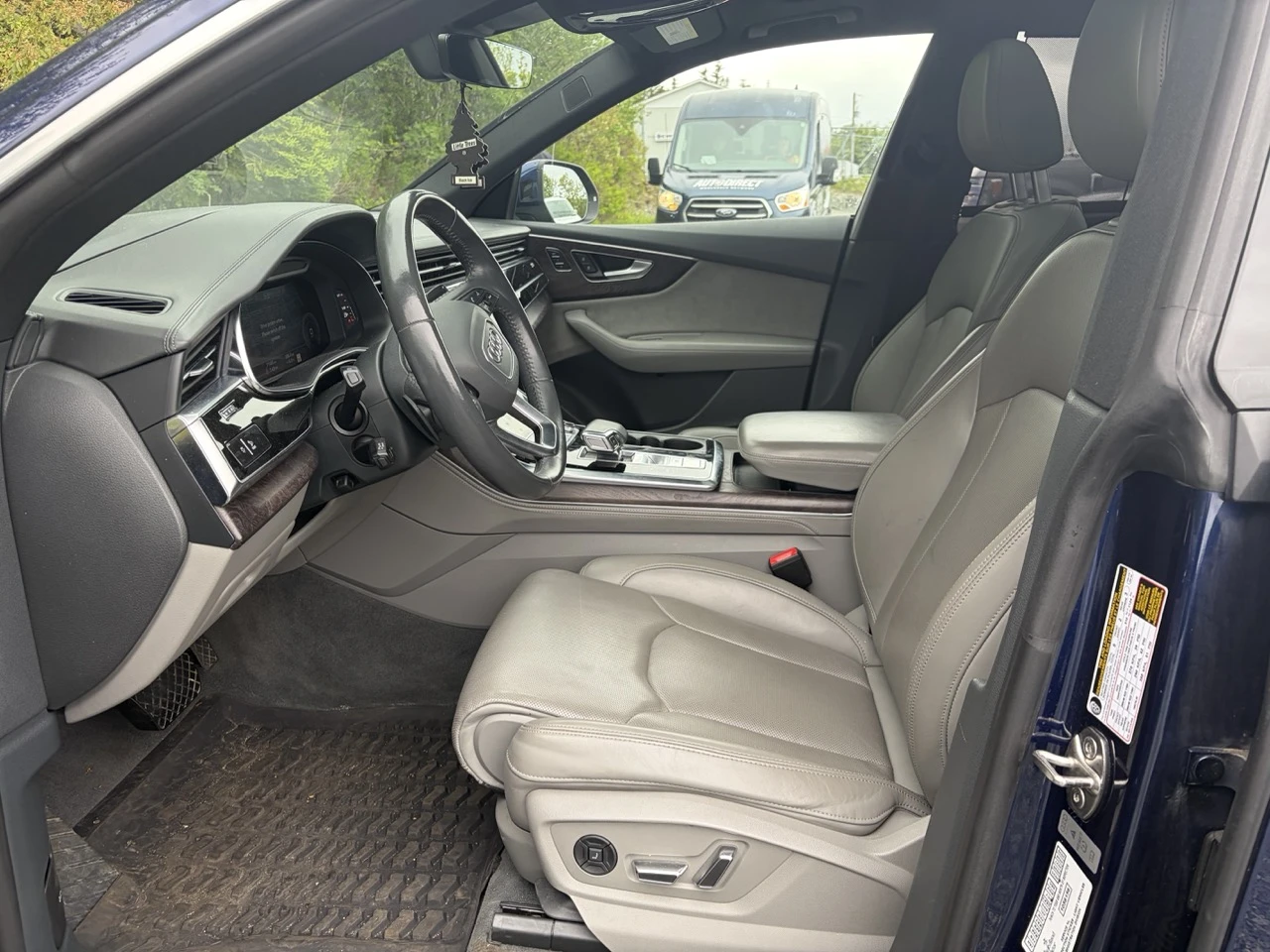 Audi Q8 55 TFSI quattro Technik, снимка 5 - Автомобили и джипове - 55137456