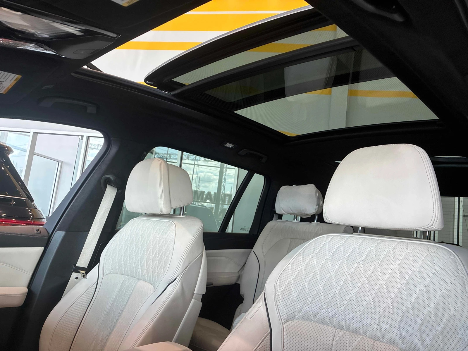 BMW X7 M50i  CARFAX, снимка 11 - Автомобили и джипове - 56017593