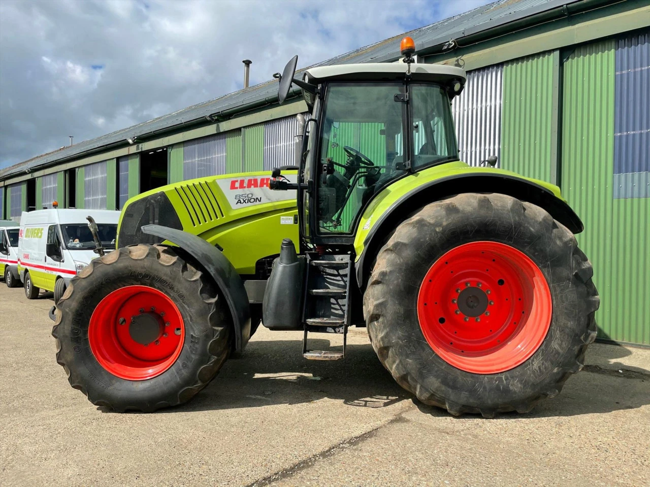 Трактор Claas AXION 850 - изображение 2