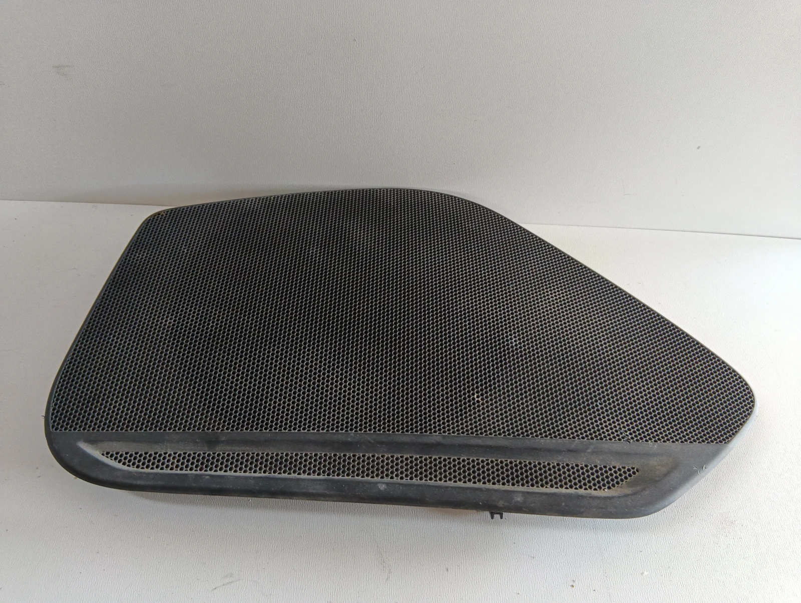 решетка тонколона предна дясна 8W0035420 Audi A4