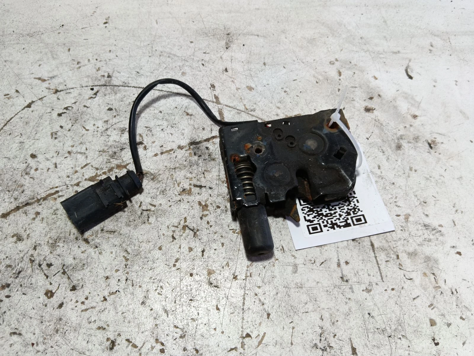 брава преден капак 4G0823509C Ауди А6 2.0 TDI