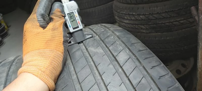 Гуми Летни 235/60R17, снимка 4 - Гуми и джанти - 33034210