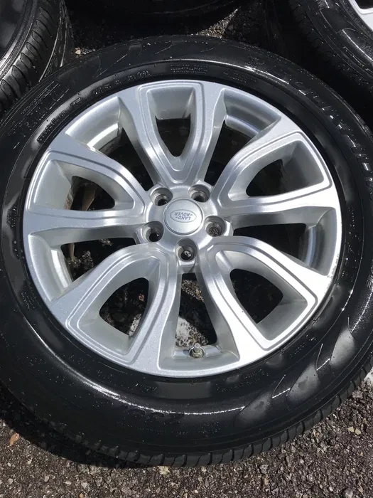 Гуми с джанти Pirelli 235/60R18, снимка 2 - Гуми и джанти - 56242670