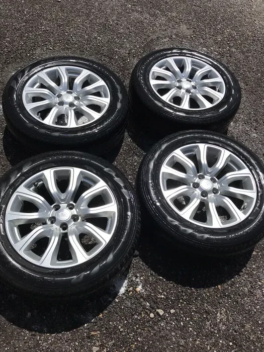 Гуми с джанти Pirelli 235/60R18