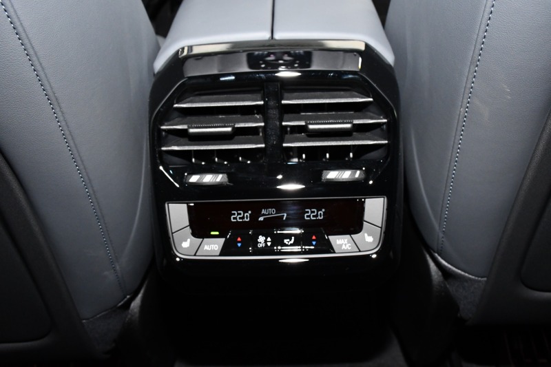 BMW iX  xDrive40 Sport Sky Lounge, снимка 14 - Автомобили и джипове - 42744837