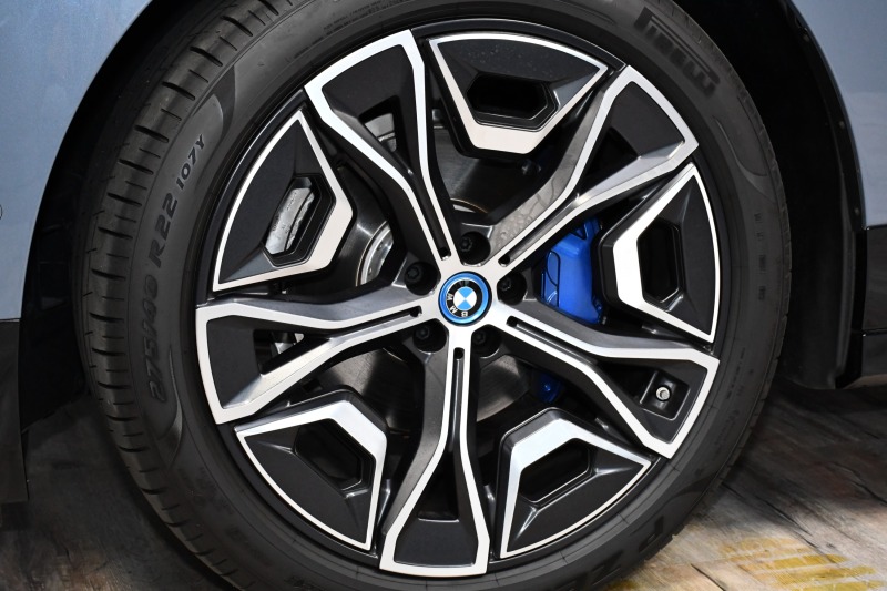 BMW iX  xDrive40 Sport Sky Lounge, снимка 17 - Автомобили и джипове - 42744837