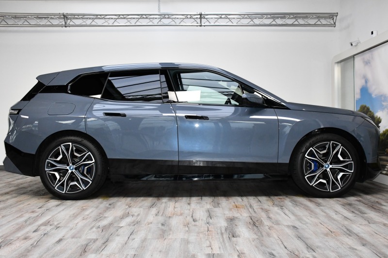 BMW iX  xDrive40 Sport Sky Lounge, снимка 4 - Автомобили и джипове - 42744837