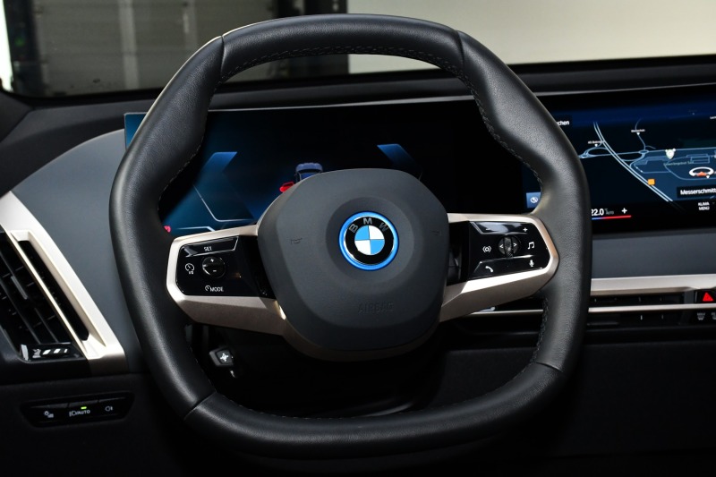 BMW iX  xDrive40 Sport Sky Lounge, снимка 7 - Автомобили и джипове - 42744837