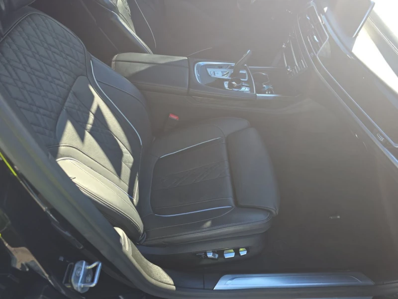 BMW 750 * CARFAX * БЕЗ ПЪРВОНАЧАЛНА ВНОСКА, снимка 8 - Автомобили и джипове - 52814013