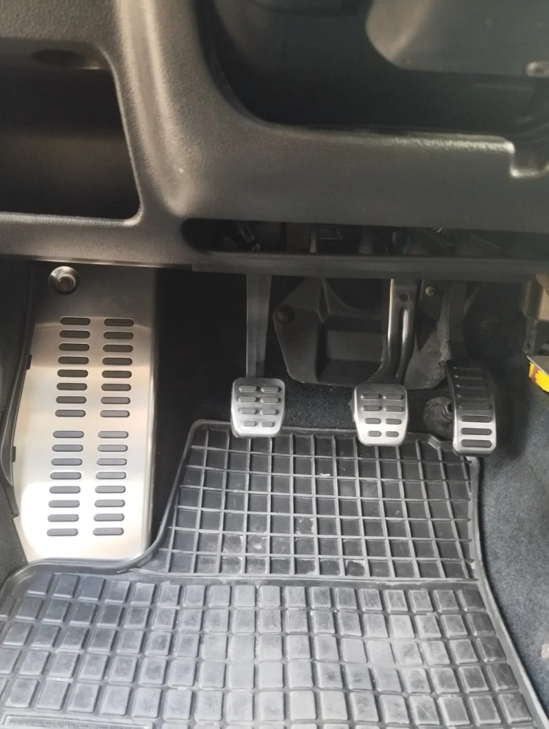 Seat Leon, снимка 15 - Автомобили и джипове - 53142873