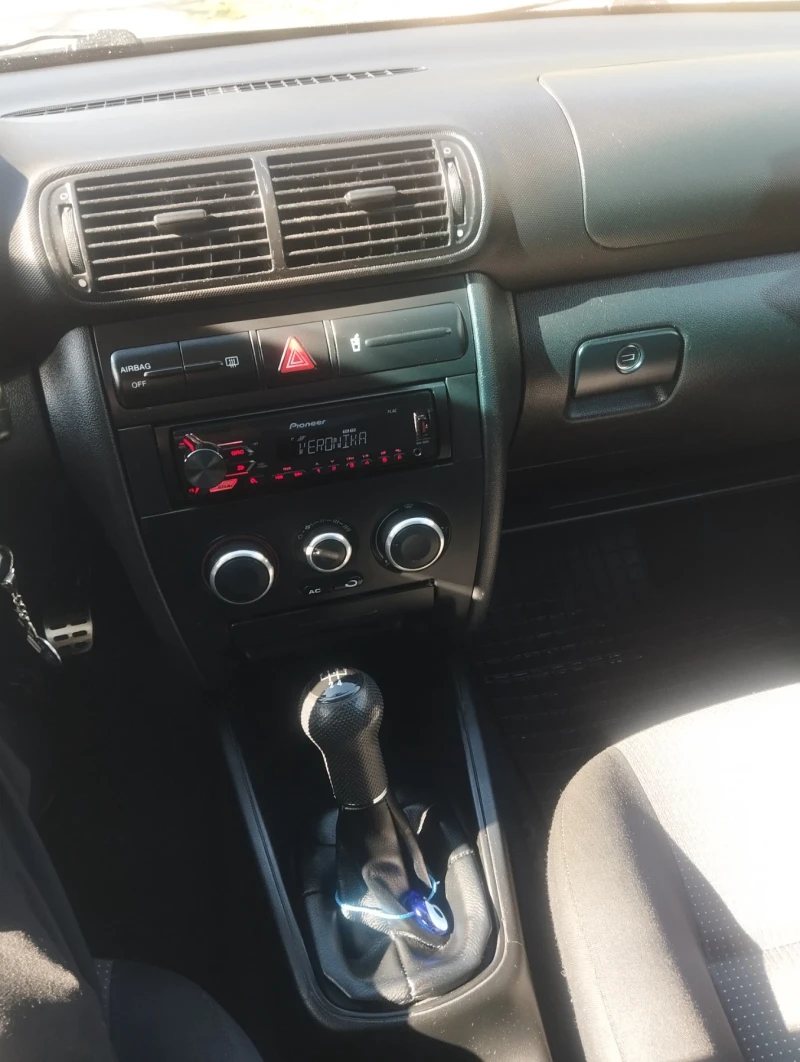 Seat Leon, снимка 13 - Автомобили и джипове - 53142873