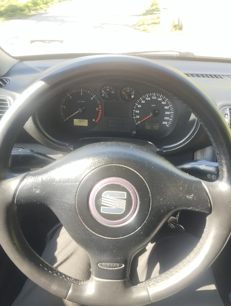 Seat Leon, снимка 14 - Автомобили и джипове - 53142873