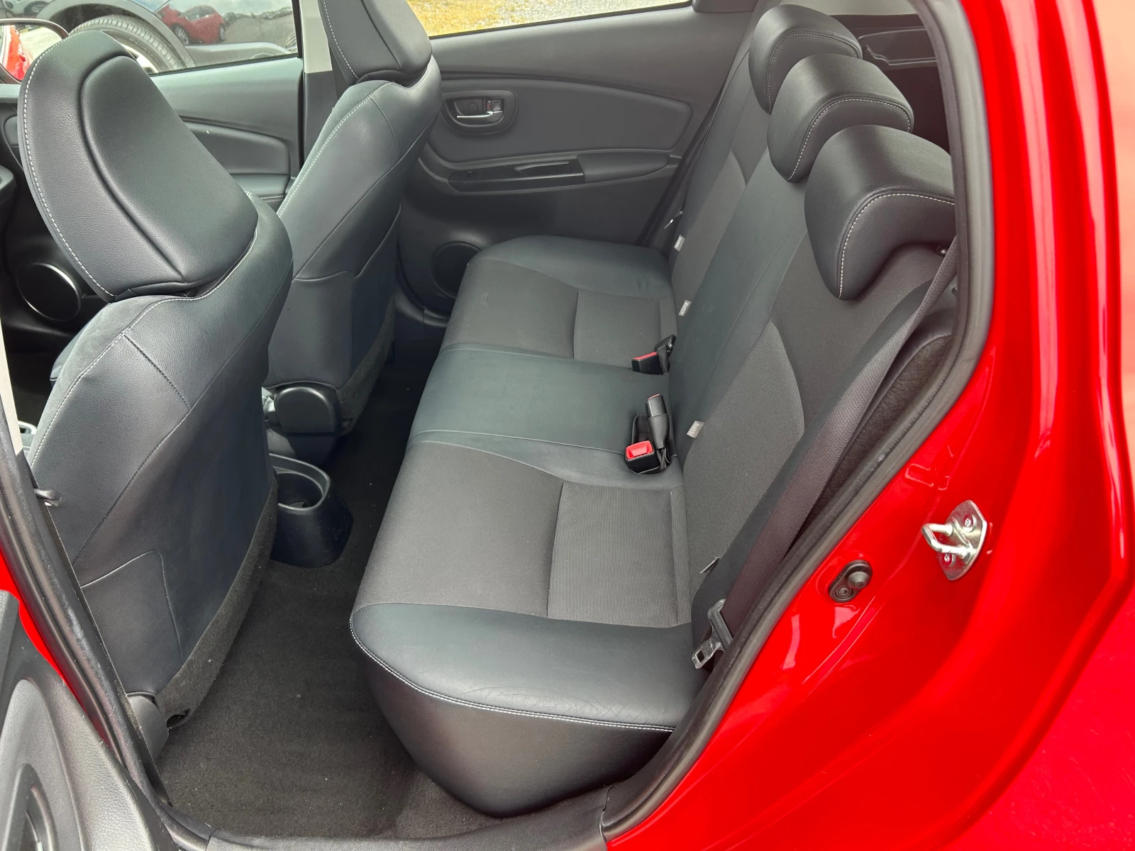 Toyota Yaris 1.3VVT-i  - изображение 9