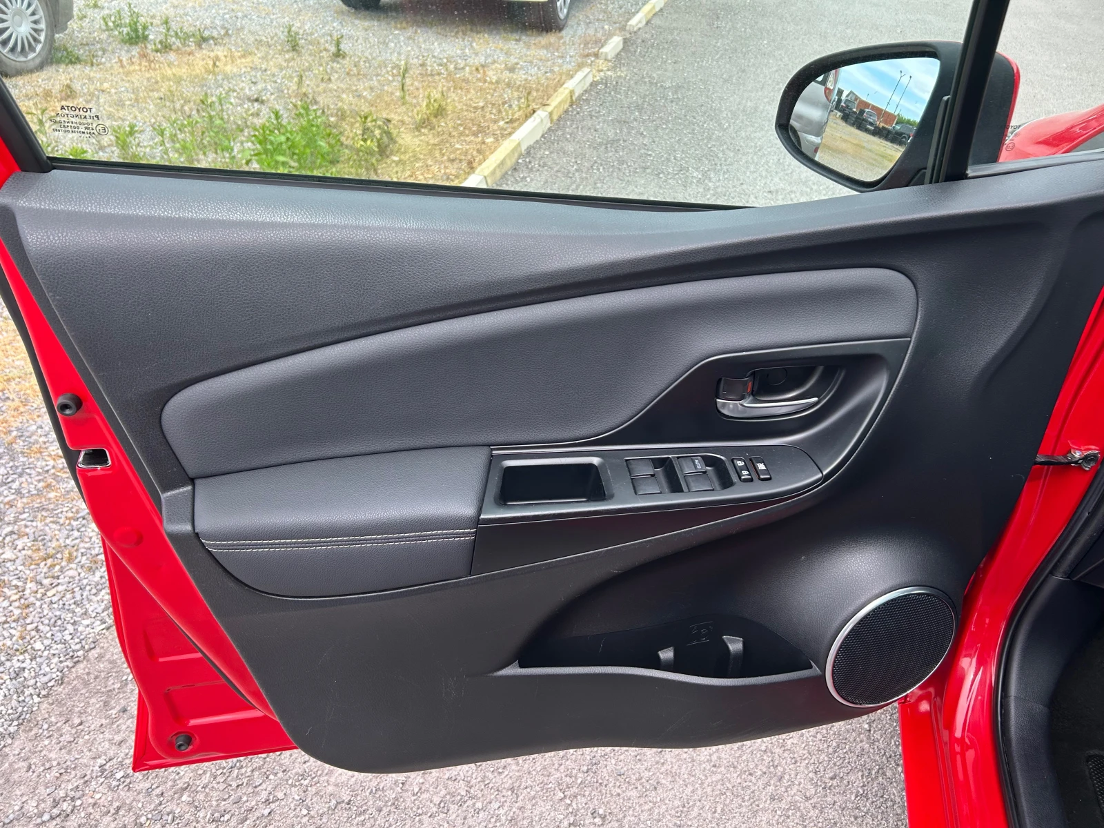 Toyota Yaris 1.3VVT-i  - изображение 7