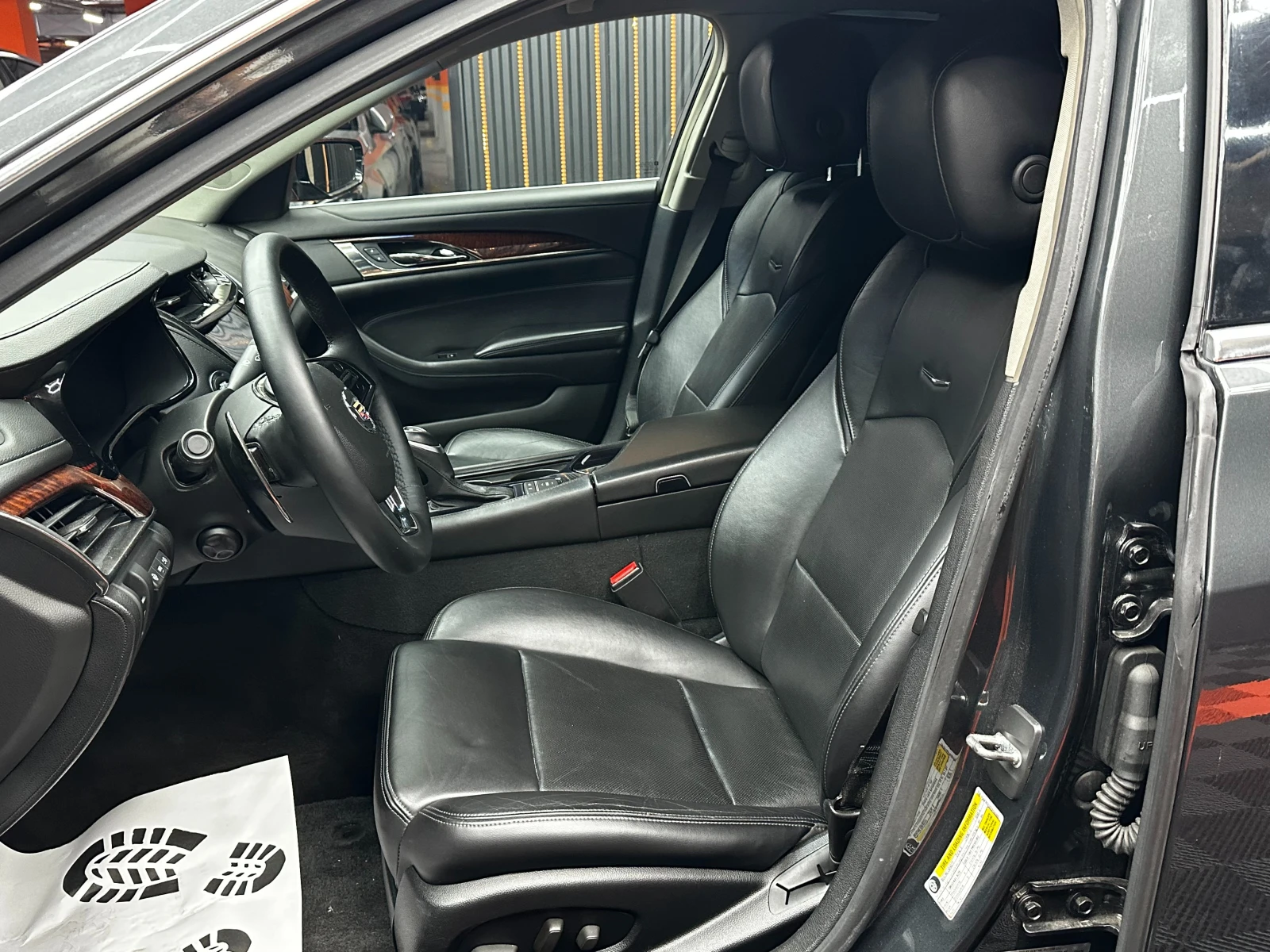 Cadillac Cts 3.6i 325 к.с.БАРТЕР/ЛИЗИНГ/КОМЕНТАР, снимка 8 - Автомобили и джипове - 51261140