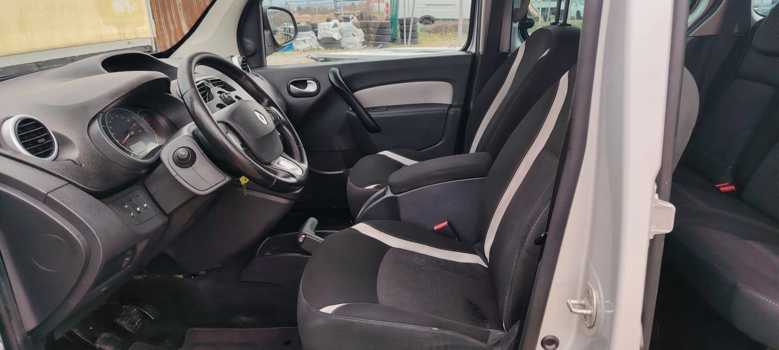Renault Kangoo 1.5dci-90к.с, снимка 11 - Автомобили и джипове - 53905432