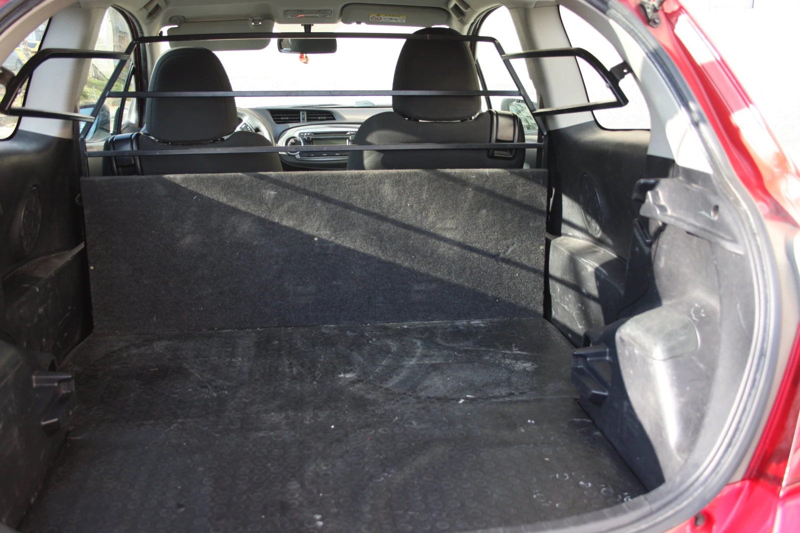 Toyota Yaris товарен, снимка 4 - Автомобили и джипове - 54079712