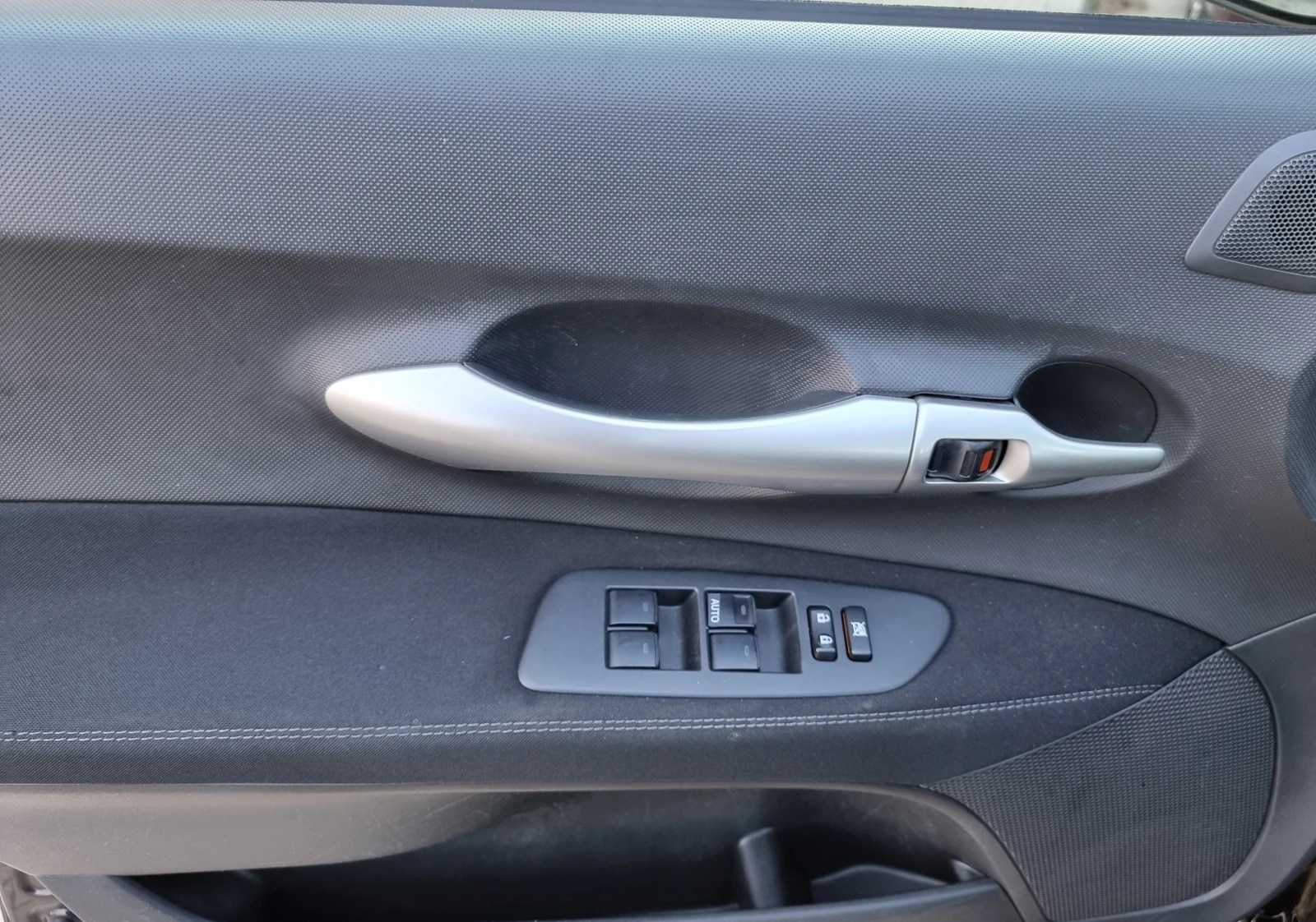 Toyota Auris * 1.6* 124* , снимка 11 - Автомобили и джипове - 54236938